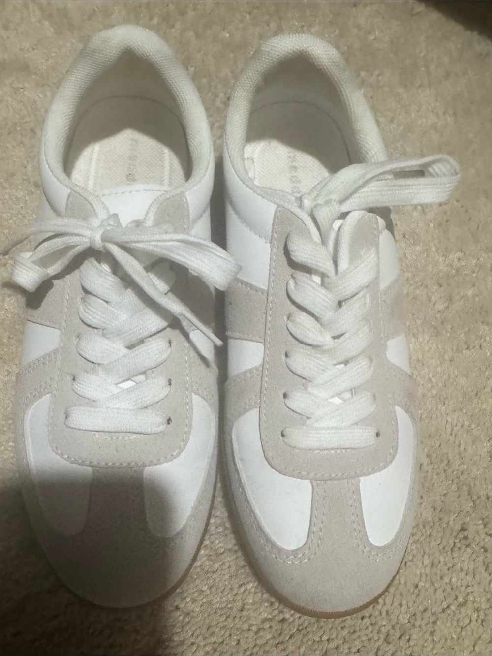 Women's Classic White and Light Beige Lace-Up Sneakers size 6.5